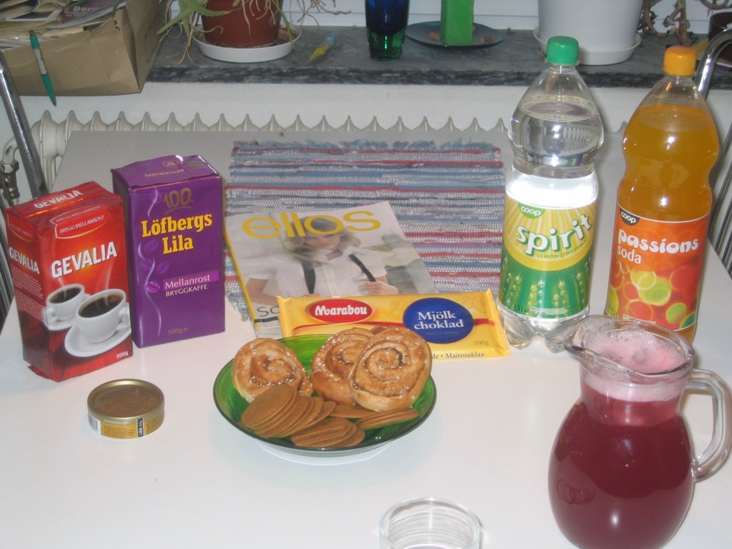 En bild som visar lsk, flaska, juice, inomhus

Automatiskt genererad beskrivning