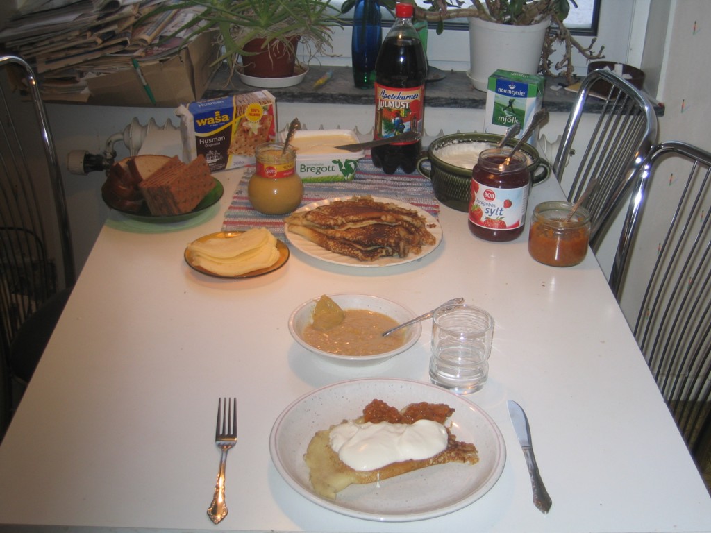 En bild som visar bordsservis, mltid, mat, inomhus

Automatiskt genererad beskrivning